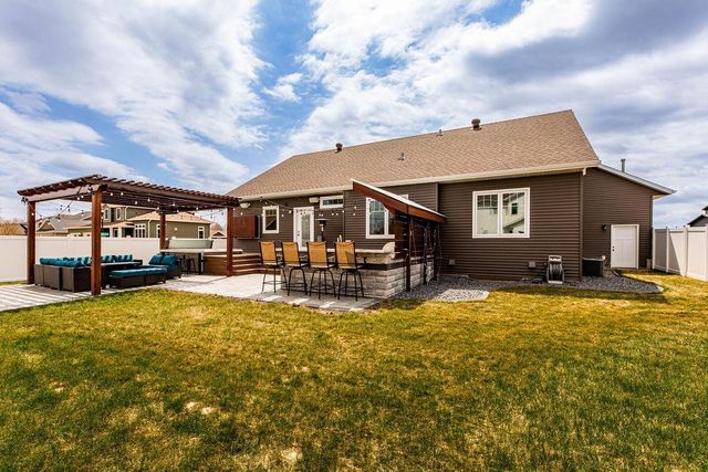 126 37th Avenue E, West Fargo, ND 58078