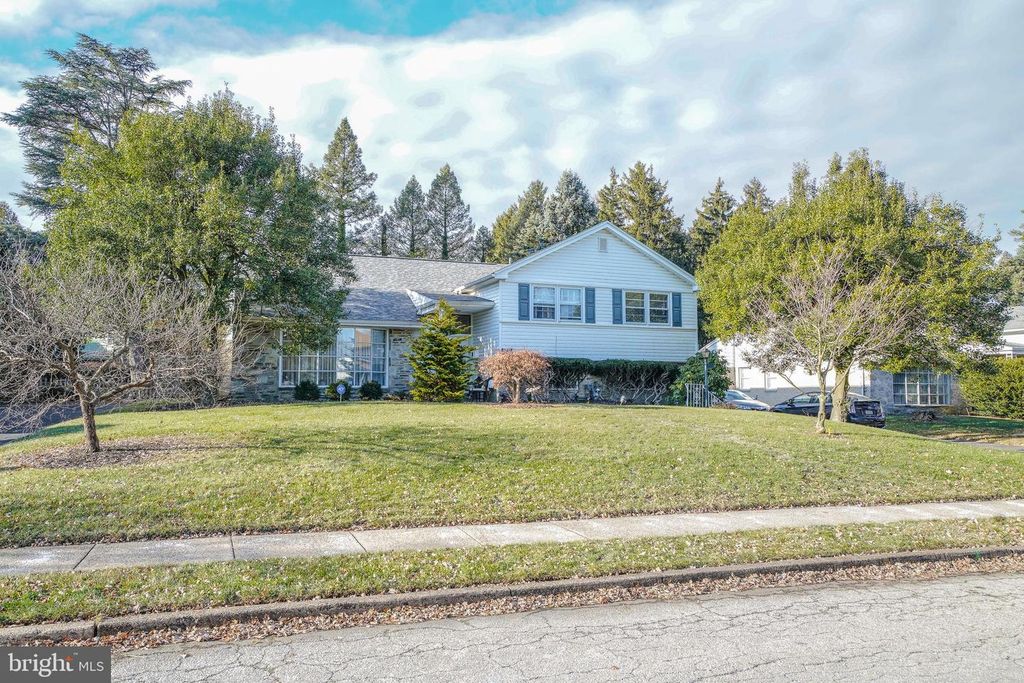 245 BARCLAY CIR, Cheltenham, PA 19012