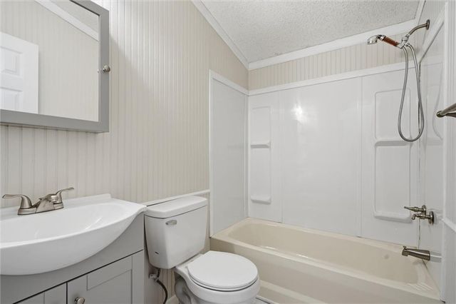 352 SE 75th Road, Warrensburg, MO 64093