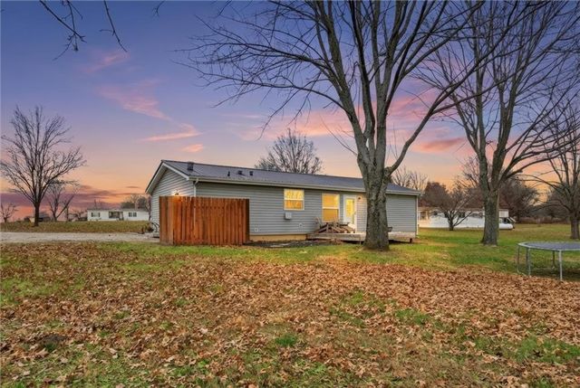 352 SE 75th Road, Warrensburg, MO 64093