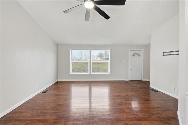 352 SE 75th Road, Warrensburg, MO 64093