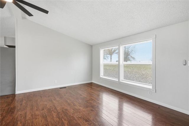 352 SE 75th Road, Warrensburg, MO 64093