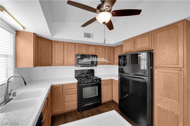 520 Arrowhead Trail 422, Henderson, NV 89015