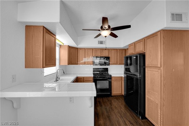 520 Arrowhead Trail 422, Henderson, NV 89015