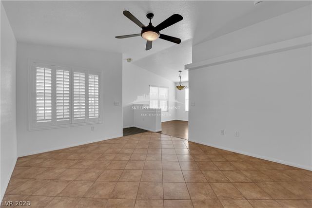 520 Arrowhead Trail 422, Henderson, NV 89015