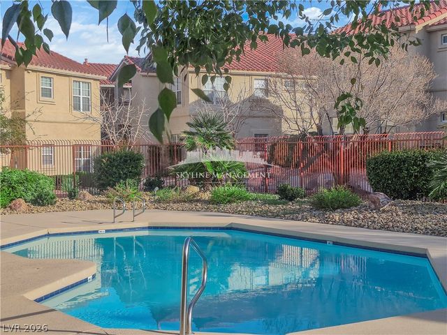 520 Arrowhead Trail 422, Henderson, NV 89015