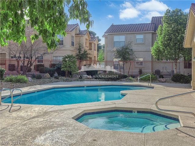 520 Arrowhead Trail 422, Henderson, NV 89015
