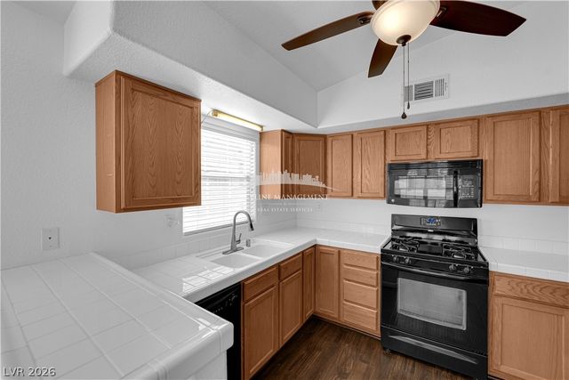 520 Arrowhead Trail 422, Henderson, NV 89015