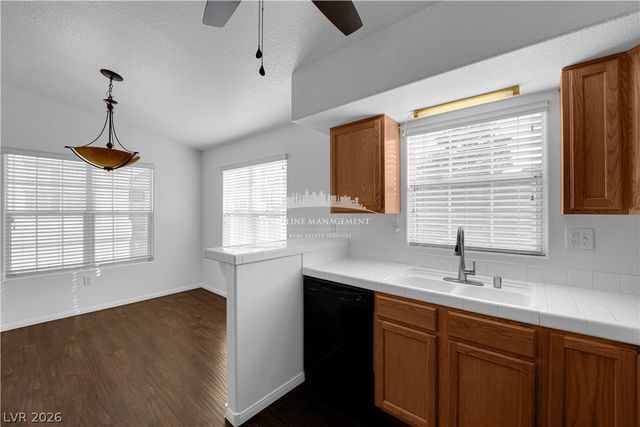 520 Arrowhead Trail 422, Henderson, NV 89015