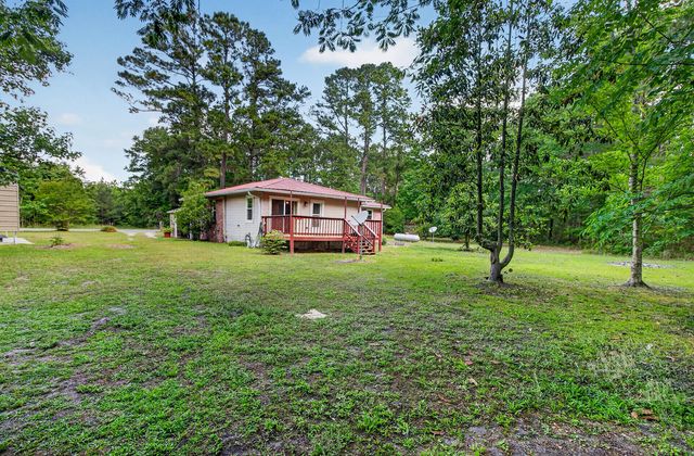 1105 County Line Road, Cross, SC 29436
