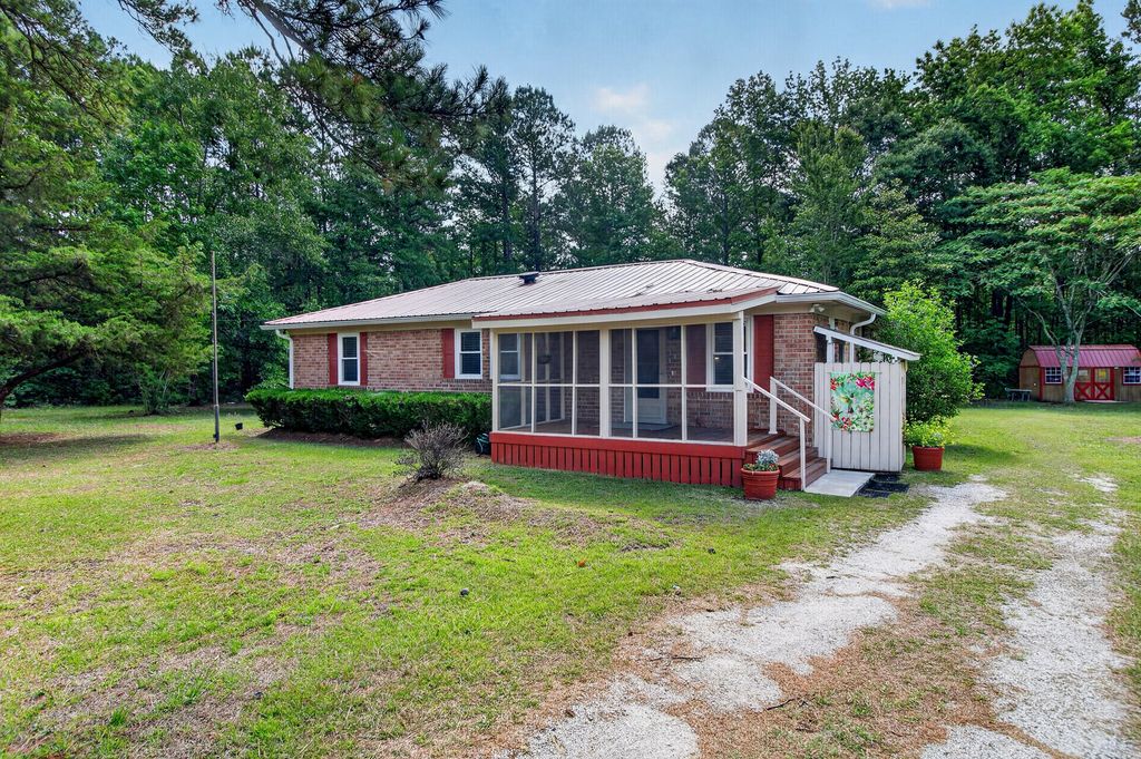 Image 1 of property listing at 1105 County Line Road, Cross, SC 29436