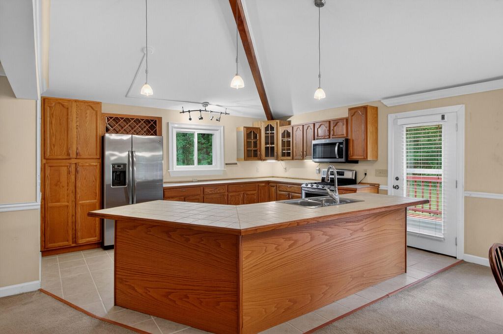 Image 11 of property listing at 1105 County Line Road, Cross, SC 29436