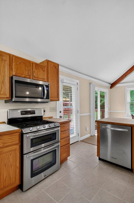 Image 13 of property listing at 1105 County Line Road, Cross, SC 29436