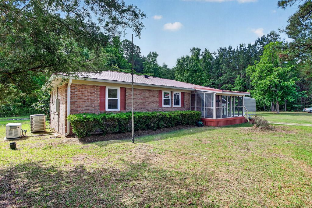 Image 2 of property listing at 1105 County Line Road, Cross, SC 29436