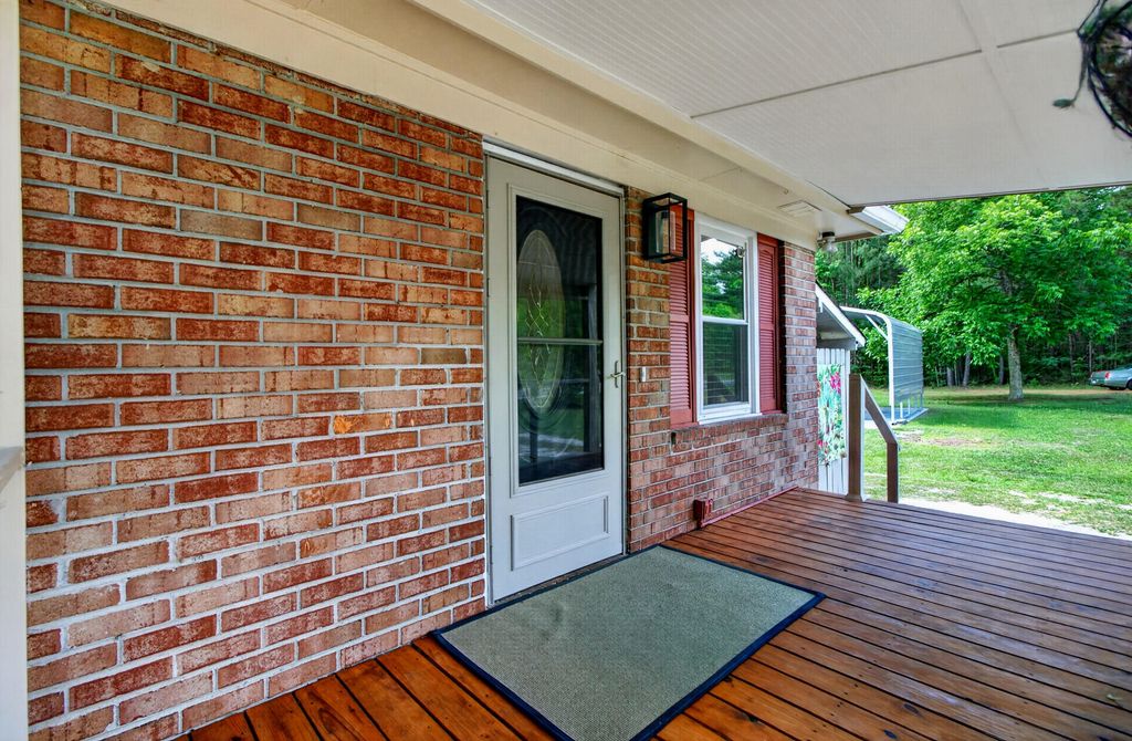 Image 3 of property listing at 1105 County Line Road, Cross, SC 29436