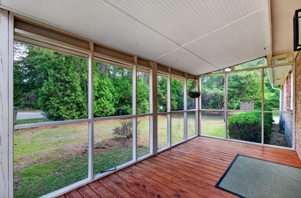 Image 4 of property listing at 1105 County Line Road, Cross, SC 29436