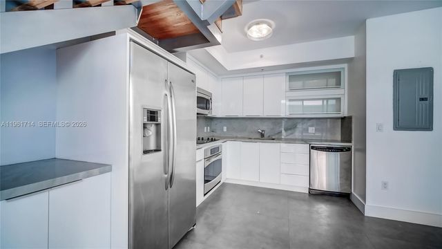 90 SW 3rd St TH706, Miami, FL 33130