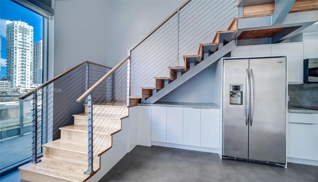 90 SW 3rd St TH706, Miami, FL 33130