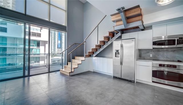 90 SW 3rd St TH706, Miami, FL 33130