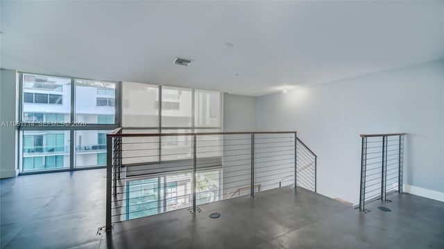 90 SW 3rd St TH706, Miami, FL 33130