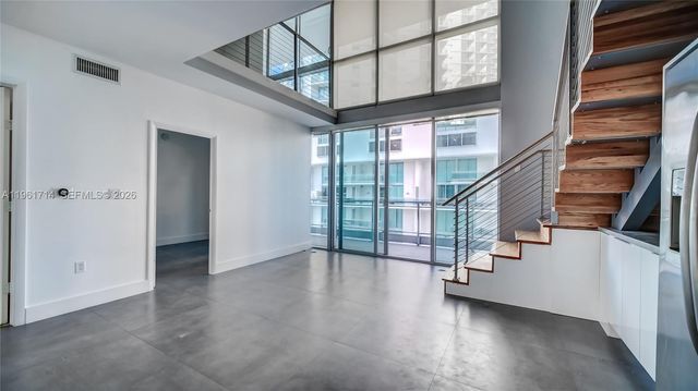 90 SW 3rd St TH706, Miami, FL 33130