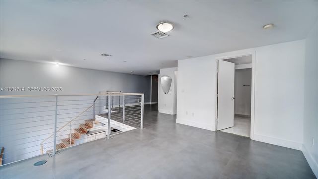 90 SW 3rd St TH706, Miami, FL 33130