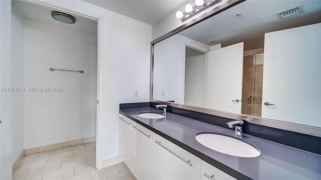 90 SW 3rd St TH706, Miami, FL 33130