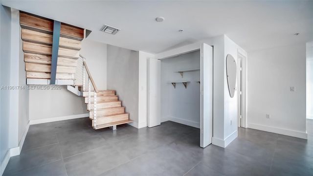 90 SW 3rd St TH706, Miami, FL 33130