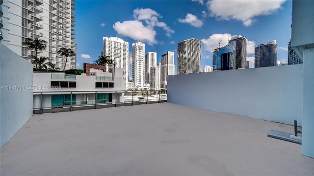 90 SW 3rd St TH706, Miami, FL 33130