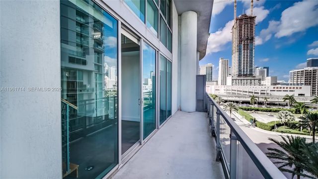 90 SW 3rd St TH706, Miami, FL 33130
