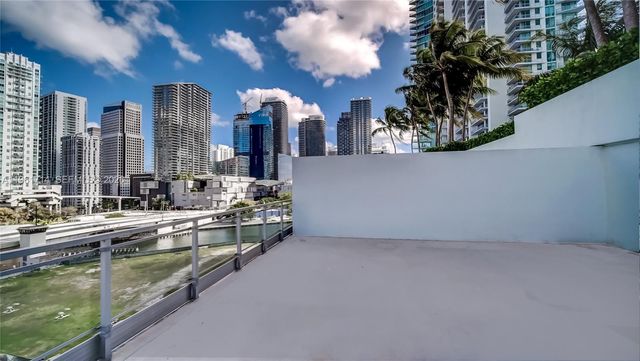 90 SW 3rd St TH706, Miami, FL 33130