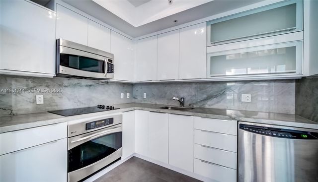 90 SW 3rd St TH706, Miami, FL 33130