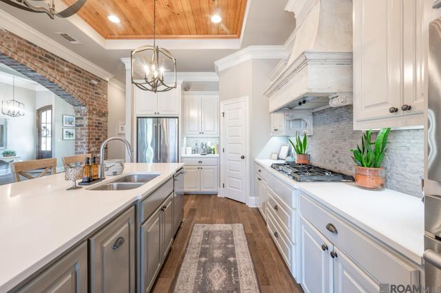 9327 Villa Crossing Dr, Greenwell Springs, LA 70739