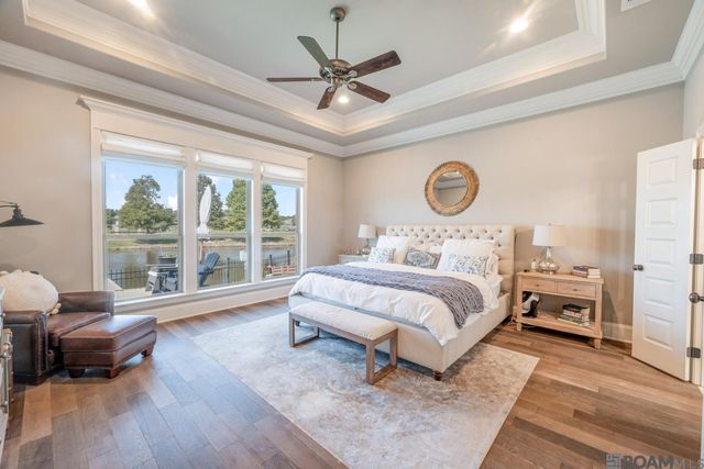 9327 Villa Crossing Dr, Greenwell Springs, LA 70739