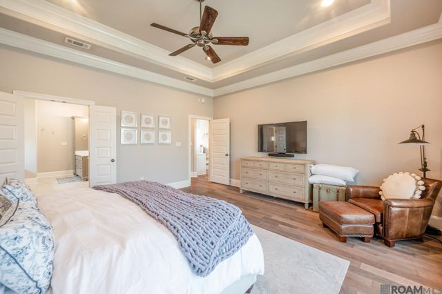 9327 Villa Crossing Dr, Greenwell Springs, LA 70739