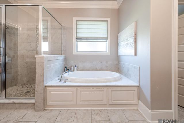 9327 Villa Crossing Dr, Greenwell Springs, LA 70739
