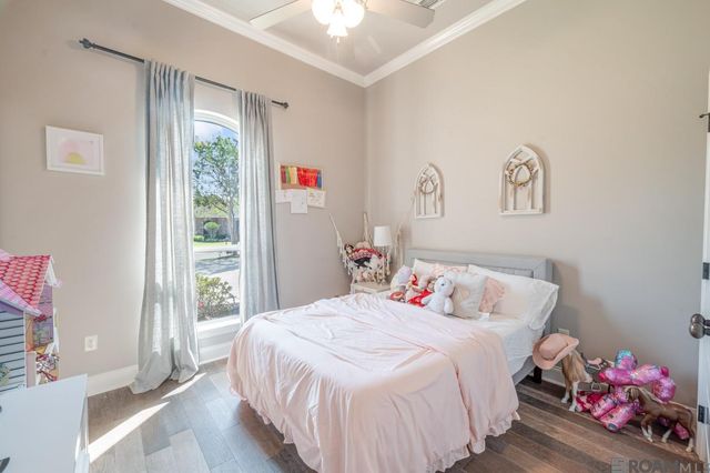 9327 Villa Crossing Dr, Greenwell Springs, LA 70739