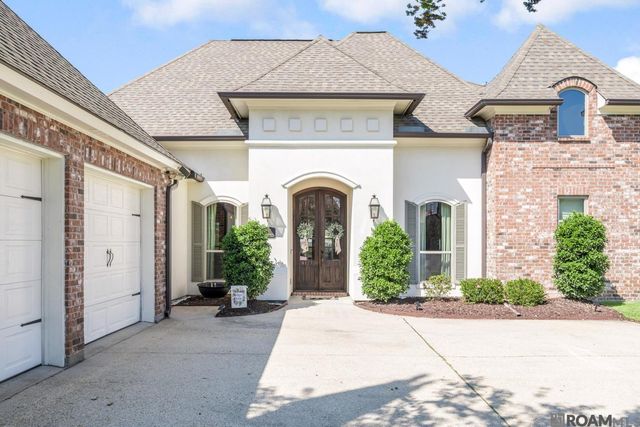 9327 Villa Crossing Dr, Greenwell Springs, LA 70739