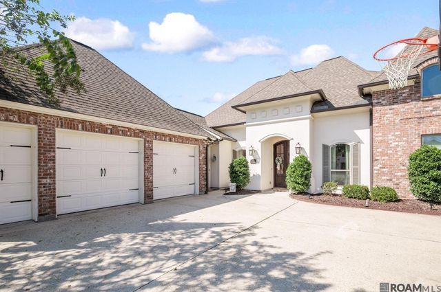9327 Villa Crossing Dr, Greenwell Springs, LA 70739