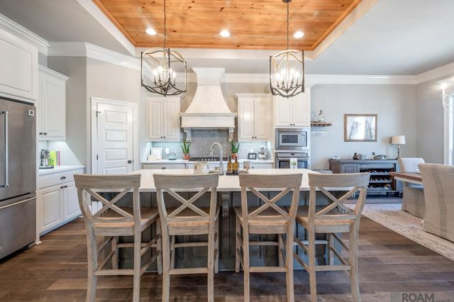 9327 Villa Crossing Dr, Greenwell Springs, LA 70739