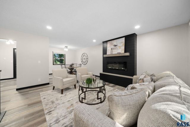 408 Maple St, Valley Springs, SD 57068