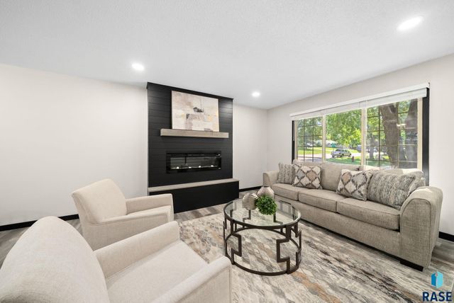 408 Maple St, Valley Springs, SD 57068