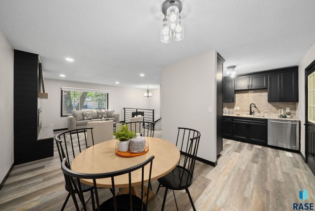 408 Maple St, Valley Springs, SD 57068