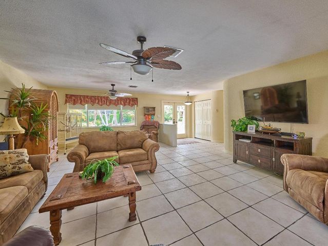 2810 NE 48th Court, Lighthouse Point, FL 33064