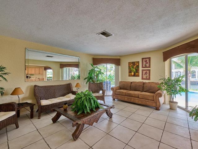 2810 NE 48th Court, Lighthouse Point, FL 33064