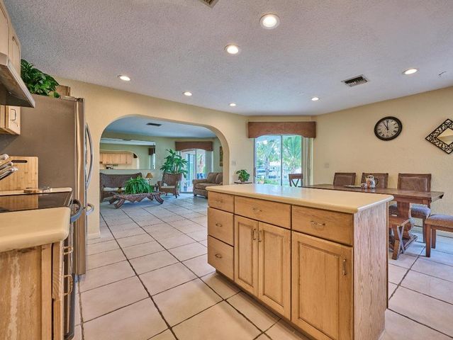 2810 NE 48th Court, Lighthouse Point, FL 33064