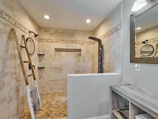 2810 NE 48th Court, Lighthouse Point, FL 33064