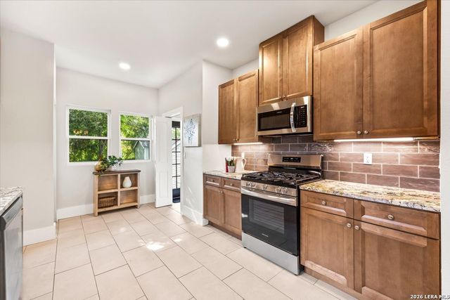 524 Hunstock Ave, San Antonio, TX 78210