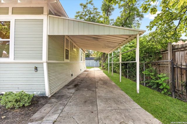 524 Hunstock Ave, San Antonio, TX 78210