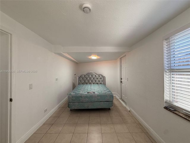 2280 NE 136th St 2280, North Miami Beach, FL 33181